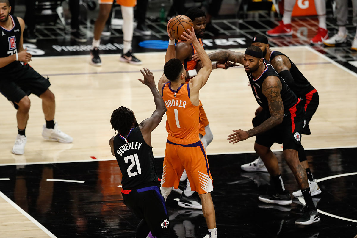 AYX爱游戏中国-德布劳内焦点对战，浓眉哥与30激战TES分钟，爆冷胜负难料！再创辉煌时刻-AYX爱游戏中国