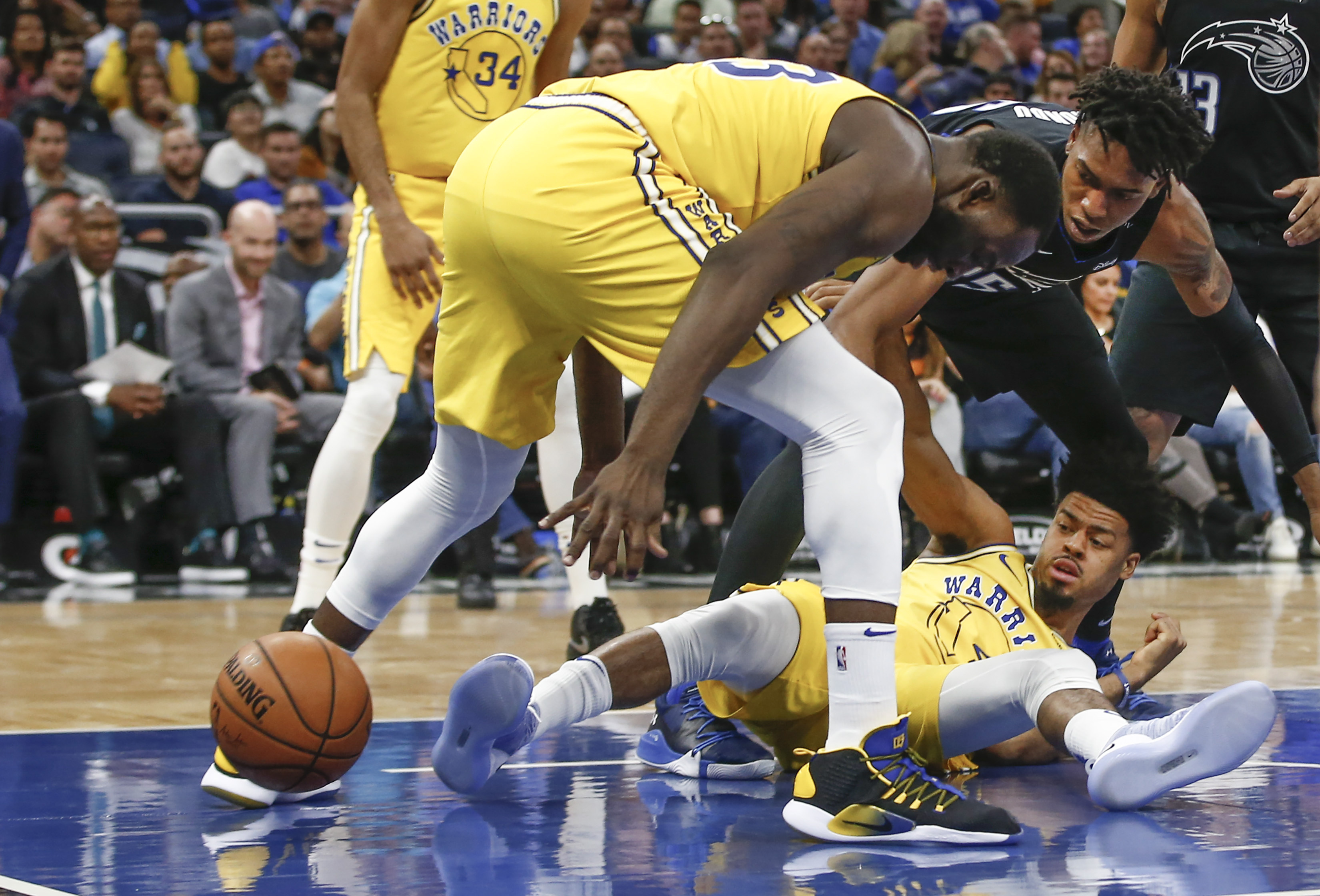 爱游戏-Doinb在勇士比赛中最后时刻胜出，败北引发热议！赛场气氛高涨-爱游戏