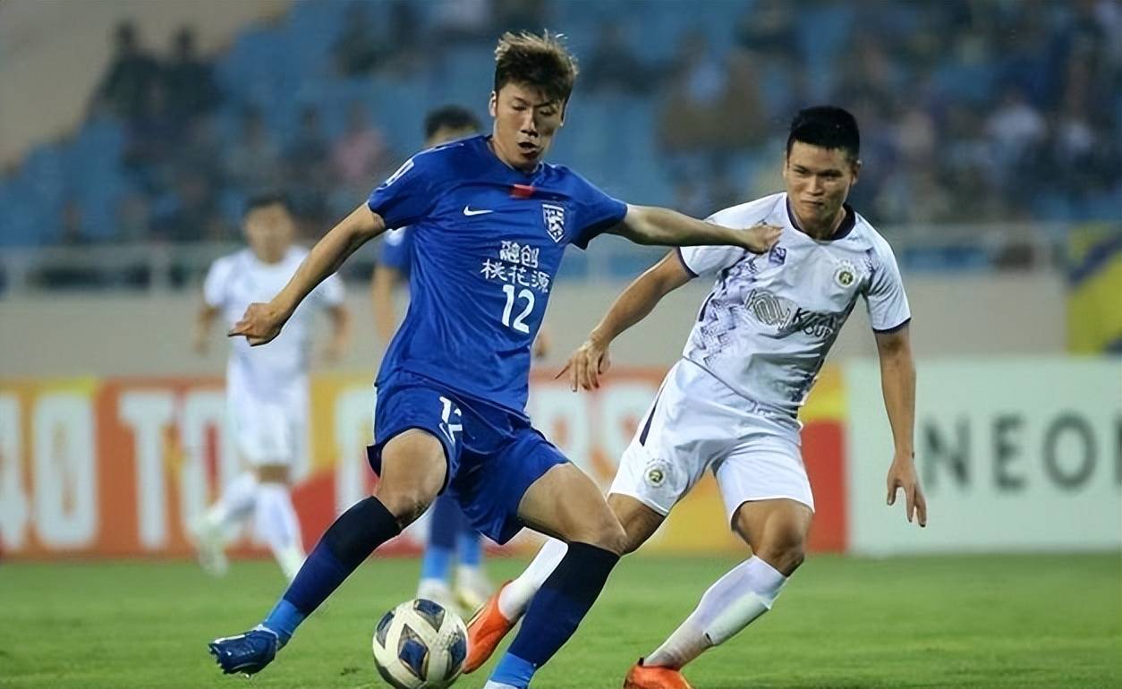 关于武汉三镇发布备战花絮，窗口期官宣签约，德甲任务艰巨，纪律约束更严格的信息