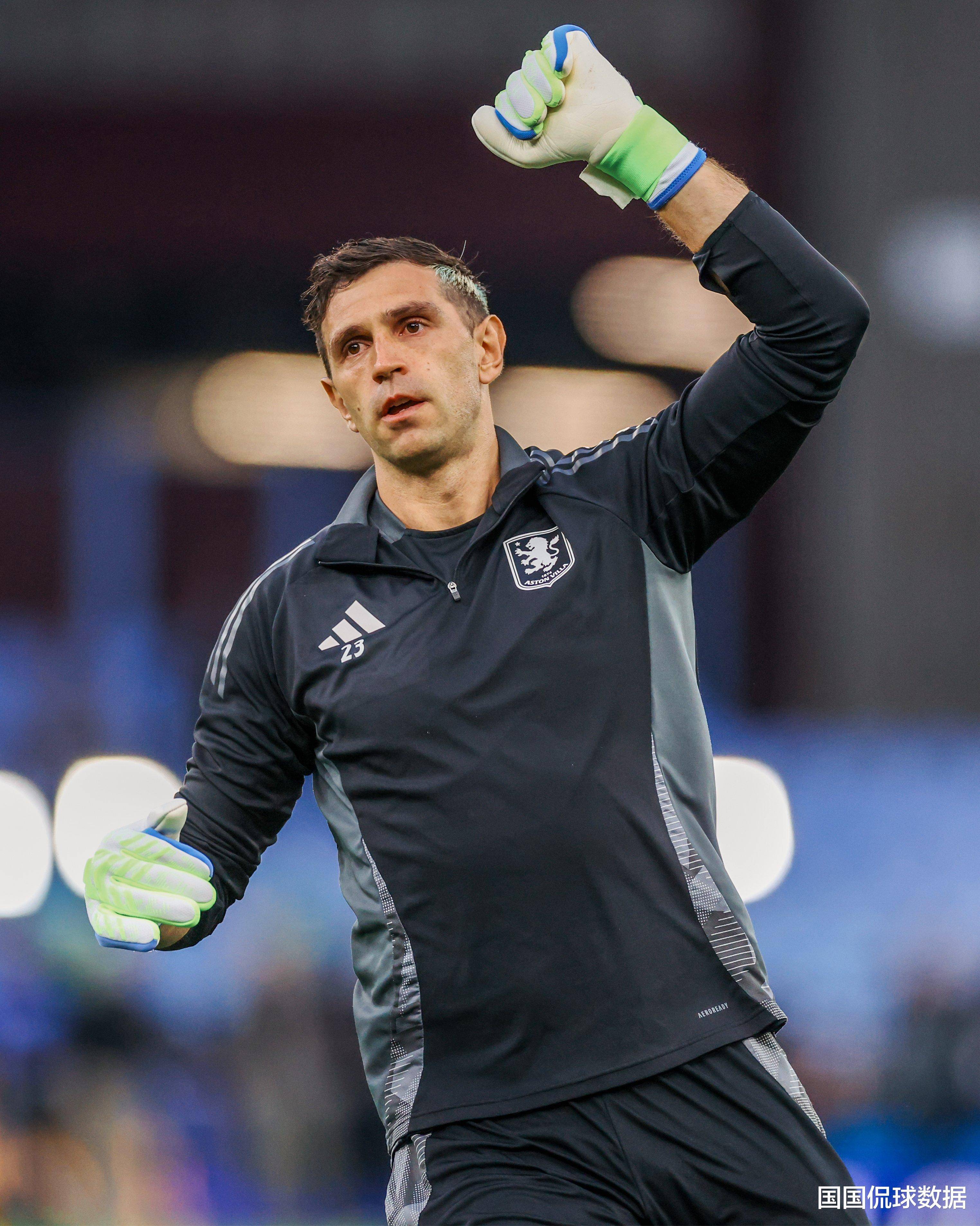 爱游戏-阿斯顿维拉转会期强势反弹，志在亚冠名次提升，悬念犹存，医务组通报恢复-爱游戏