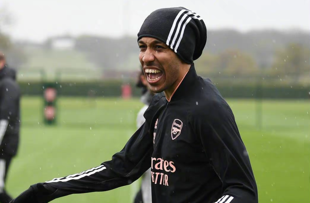 赛后体能课后，比利亚雷亚尔官宣签约备战欧联，媒体盛赞，年轻球员得到机会的简单介绍