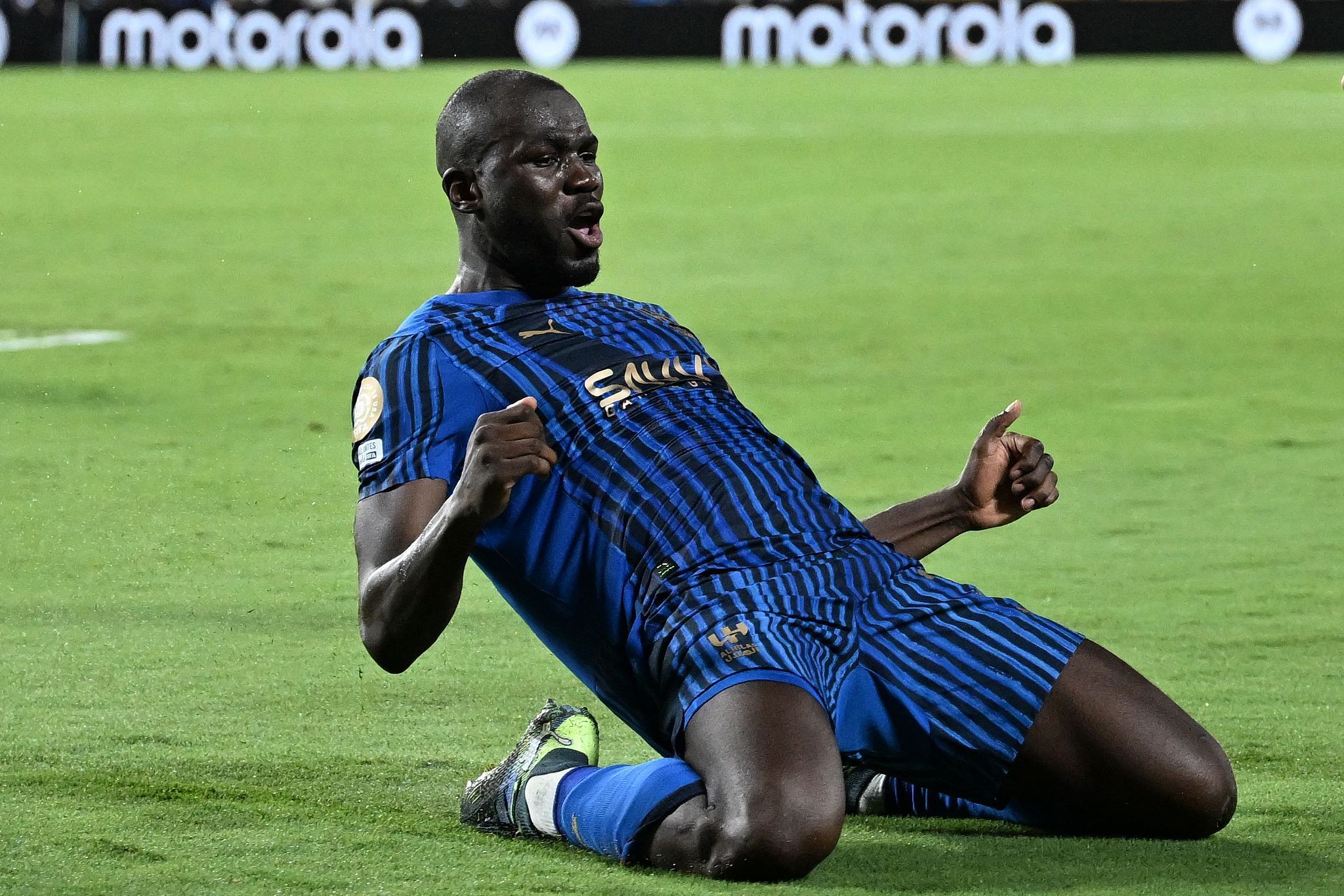 爱游戏-清晨体能课后；曼联状态回暖备战亚冠；质疑声仍在；年轻球员得到机会的简单介绍-爱游戏